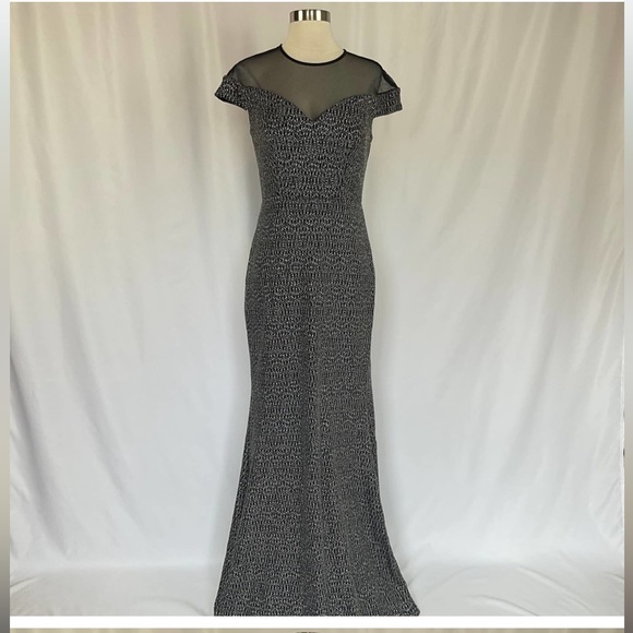 Betsy & Adam Women's Formal Dress Size 6 Black & Silver Metallic Knit Long Gown - Picture 2 of 10